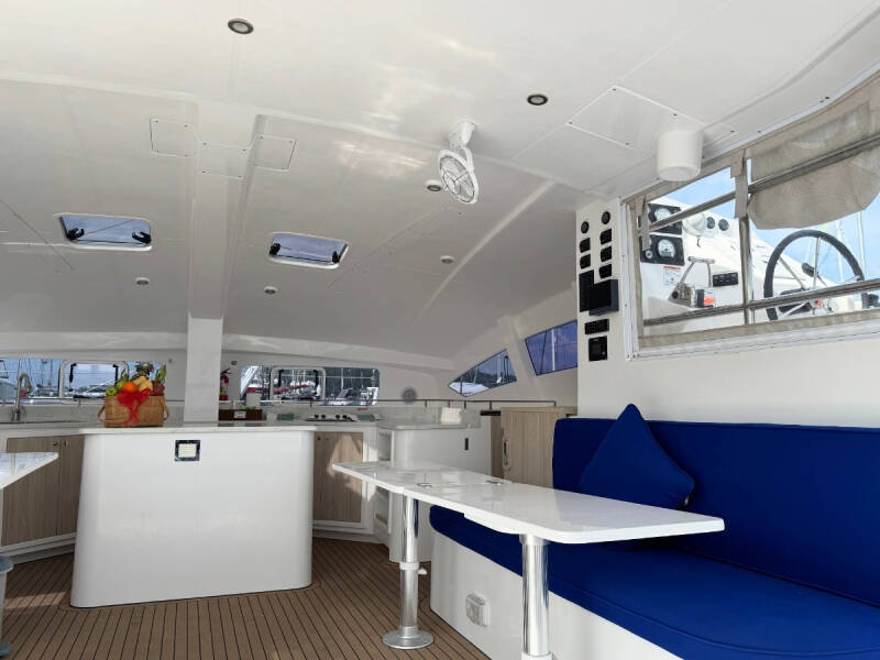 Island Spirit 410 Isle Phantom