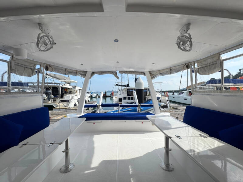 Island Spirit 410 Isle Phantom