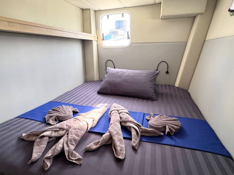 Island Spirit 410 Isle Phantom