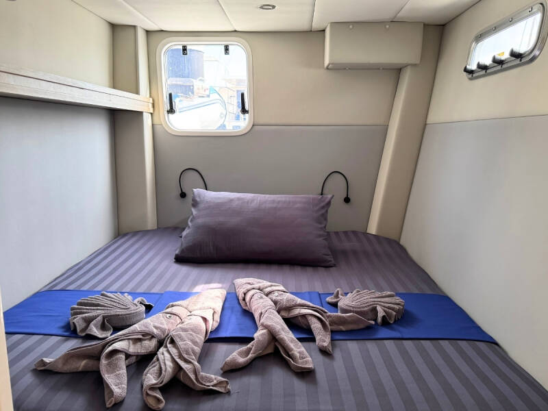 Island Spirit 410 Isle Phantom