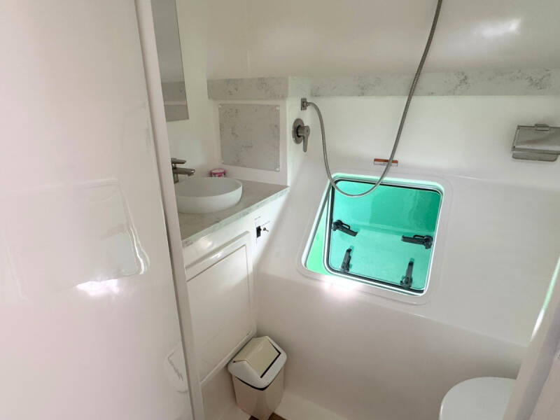 Island Spirit 410 Isle Phantom