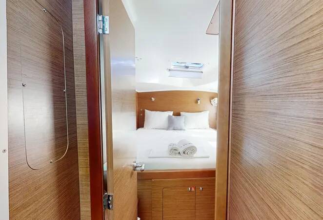 Lagoon 380 S2 Why Knot