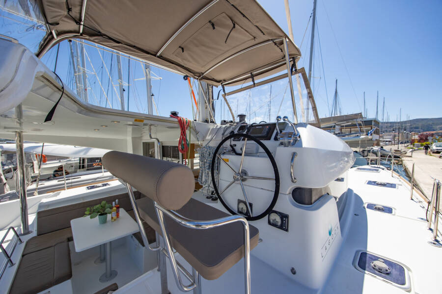 Lagoon 39 Deep Blue