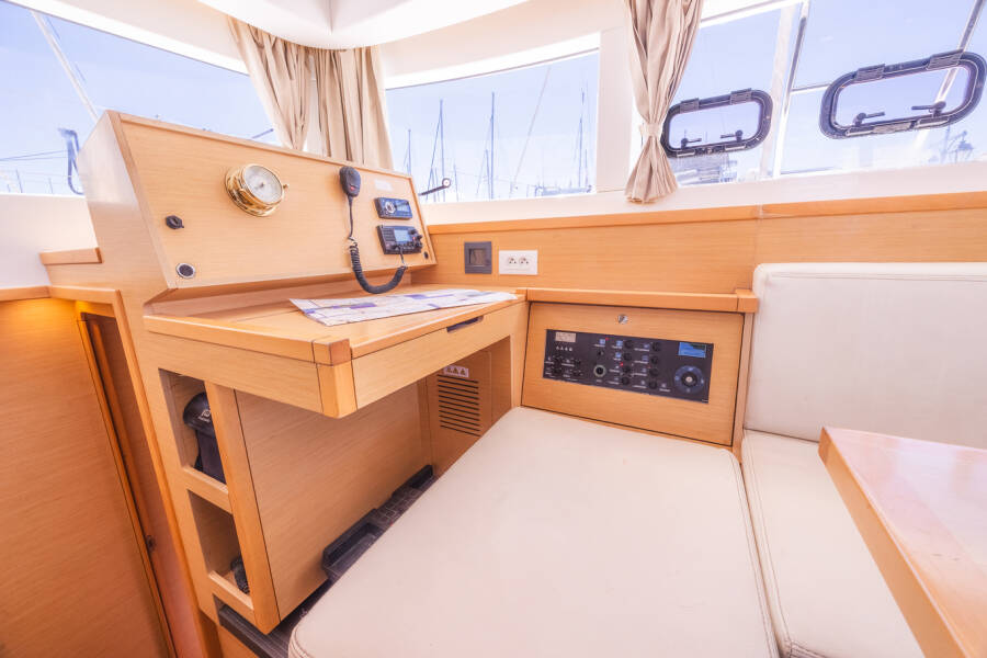 Lagoon 39 Deep Blue