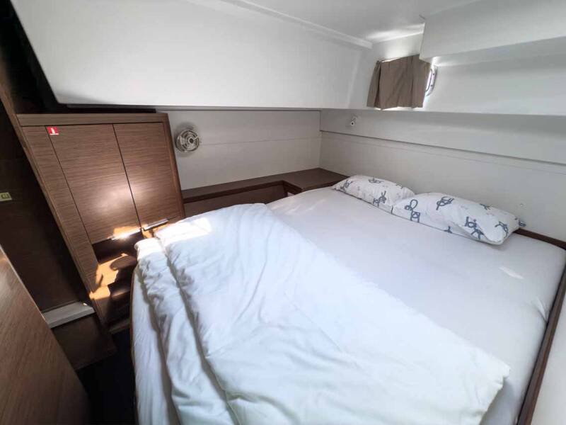 Lagoon 40 Blue