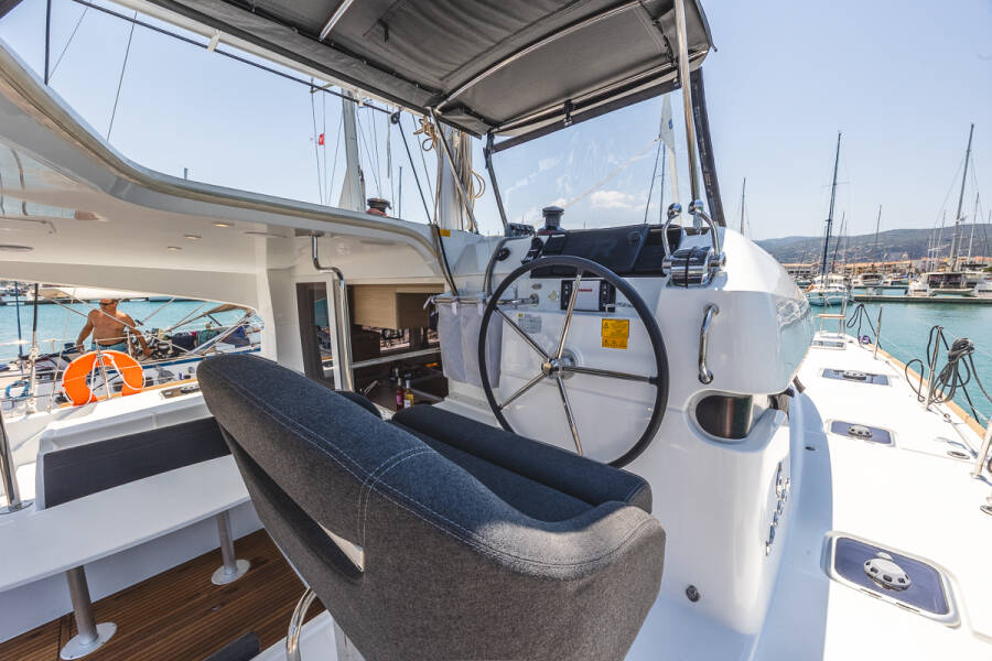 Lagoon 40 Deva