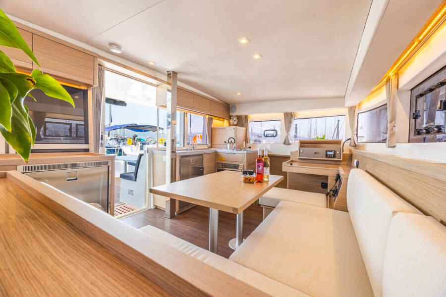 Lagoon 40 Deva
