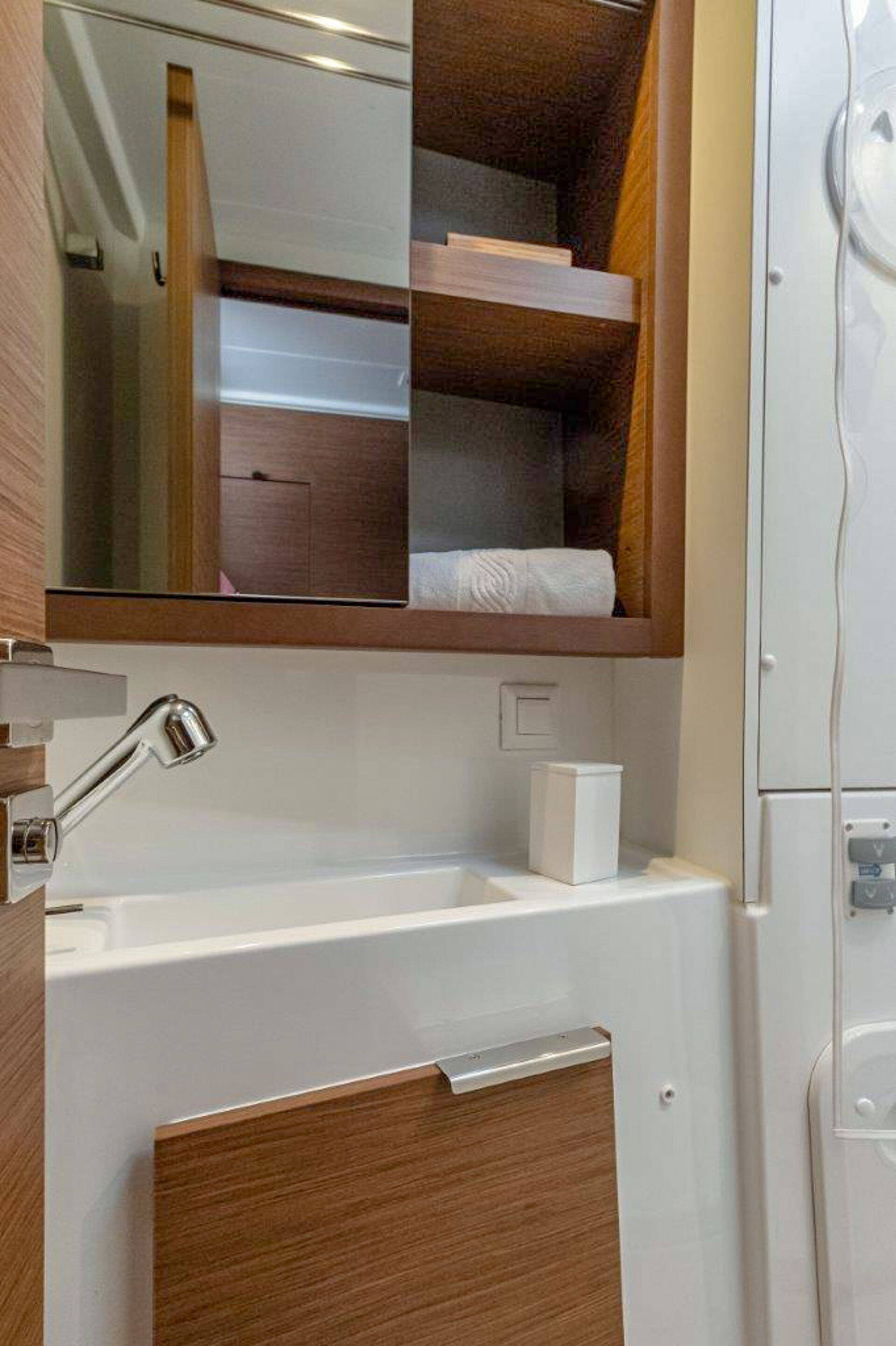 Lagoon 40 Sailor Moon