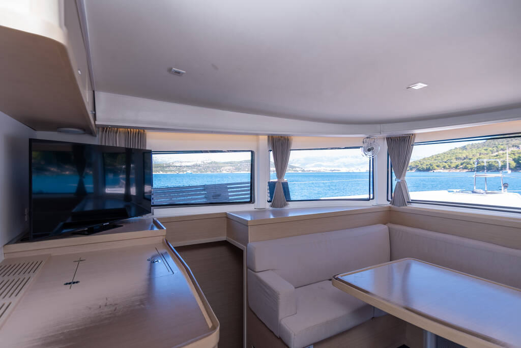 Lagoon 42 OW Find Us