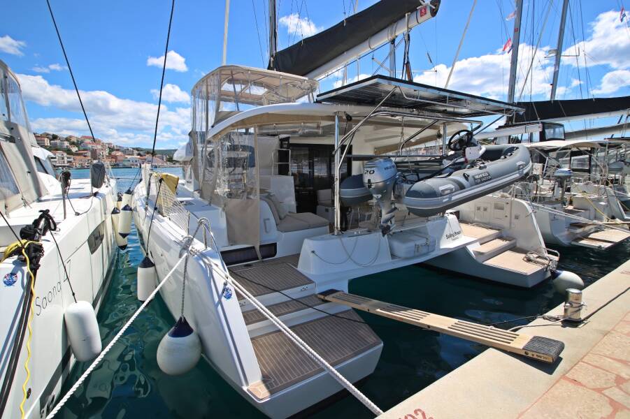 Lagoon 42 OW Sailing Breeze