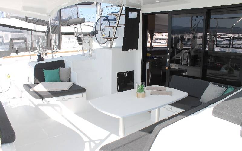 Lagoon 42 Double Trouble