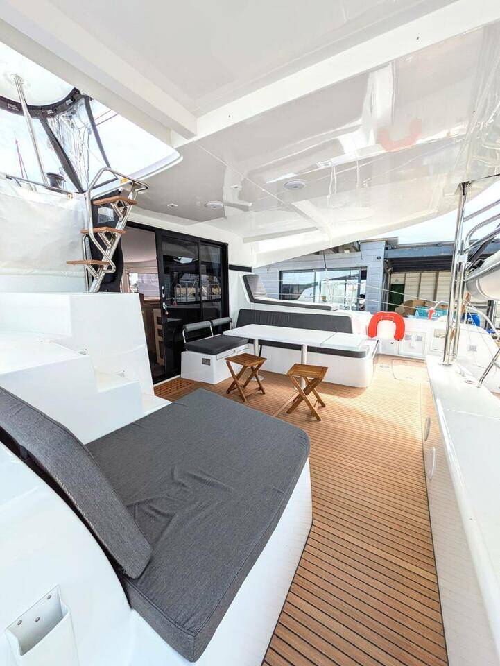 Lagoon 42 