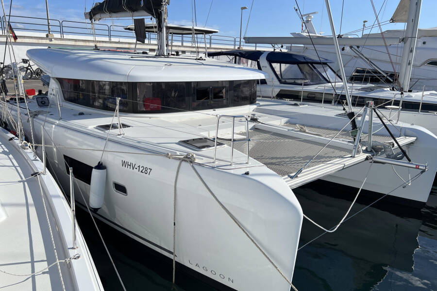 Lagoon 42 Moonlight
