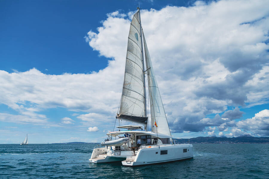 Lagoon 42 Moonlight