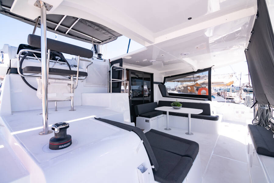 Lagoon 42 Blue Trident