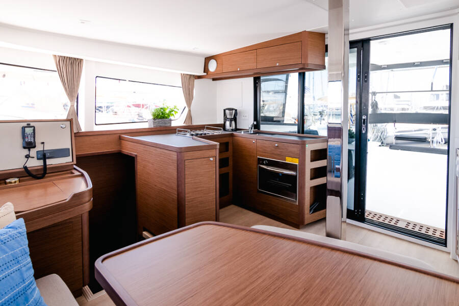 Lagoon 42 Blue Trident