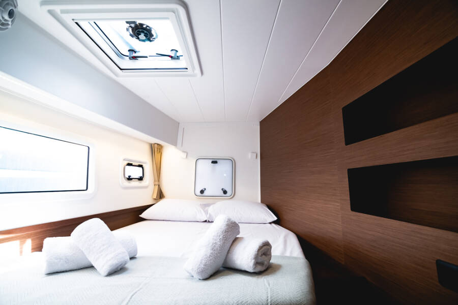 Lagoon 42 Blue Trident