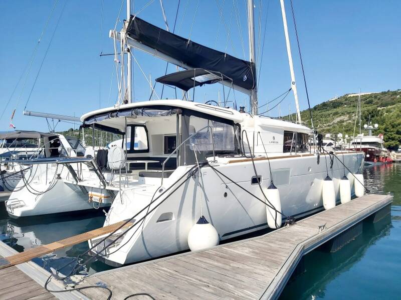 Lagoon 450 F Red Twin