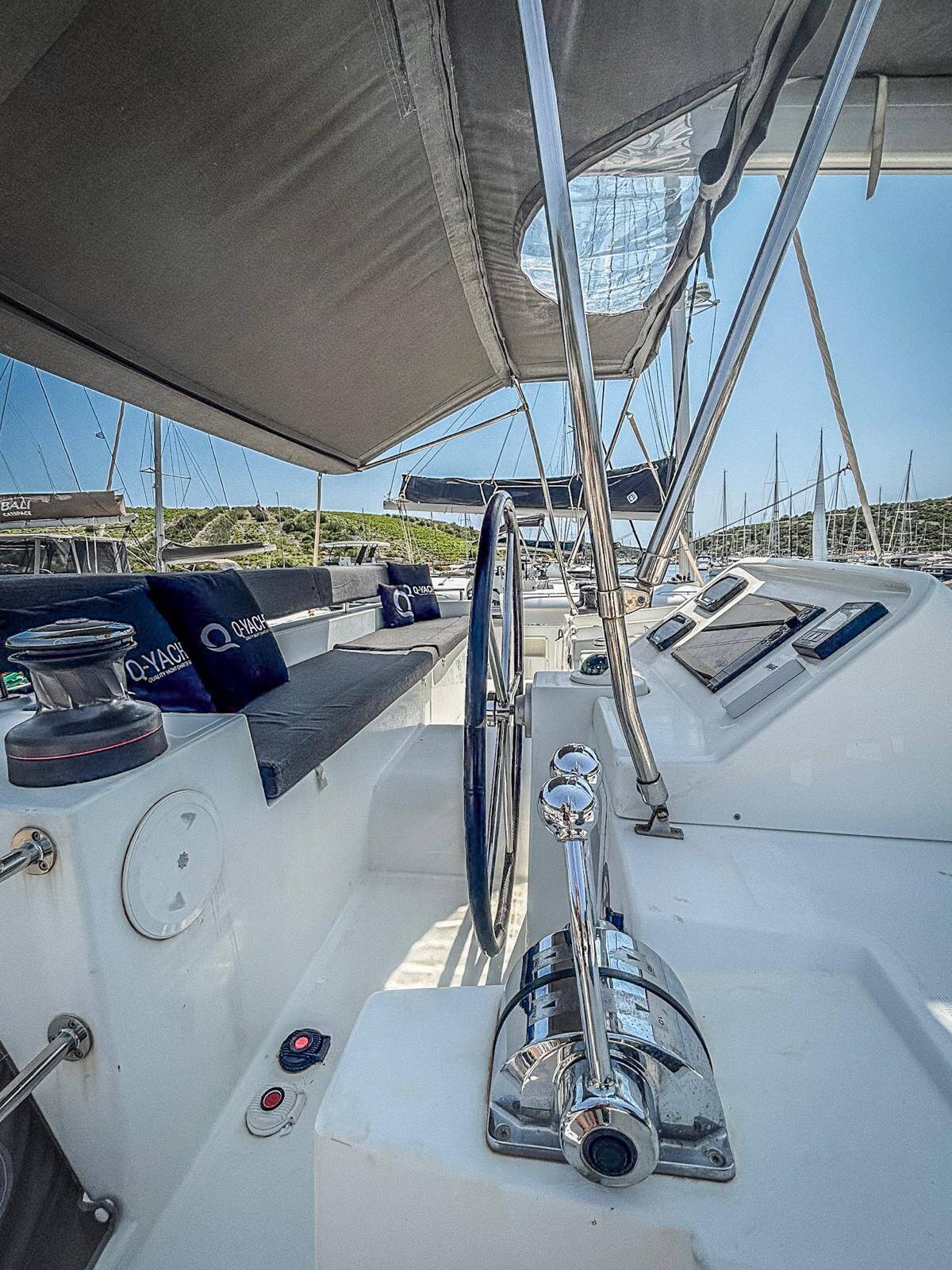 Lagoon 450 F Red Twin