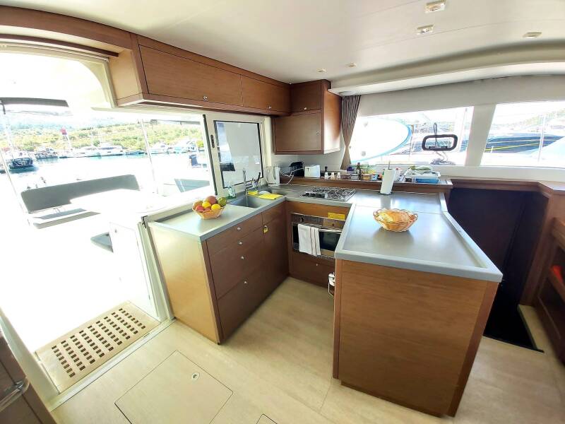 Lagoon 450 F Red Twin