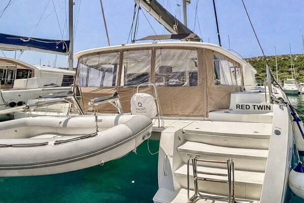 Lagoon 450 F Red Twin