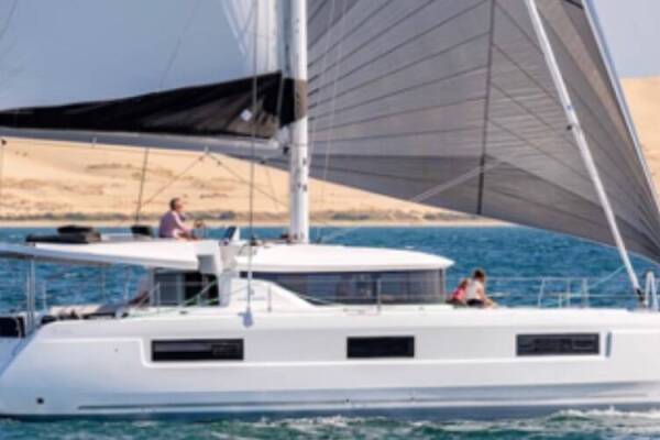Lagoon 46 OW Sail Away