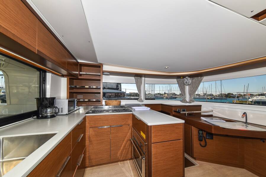 Lagoon 46 Midlife Crisis