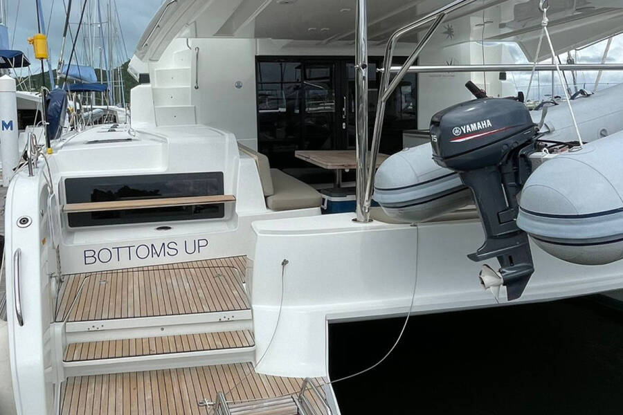 Lagoon 50 Bottoms up_X