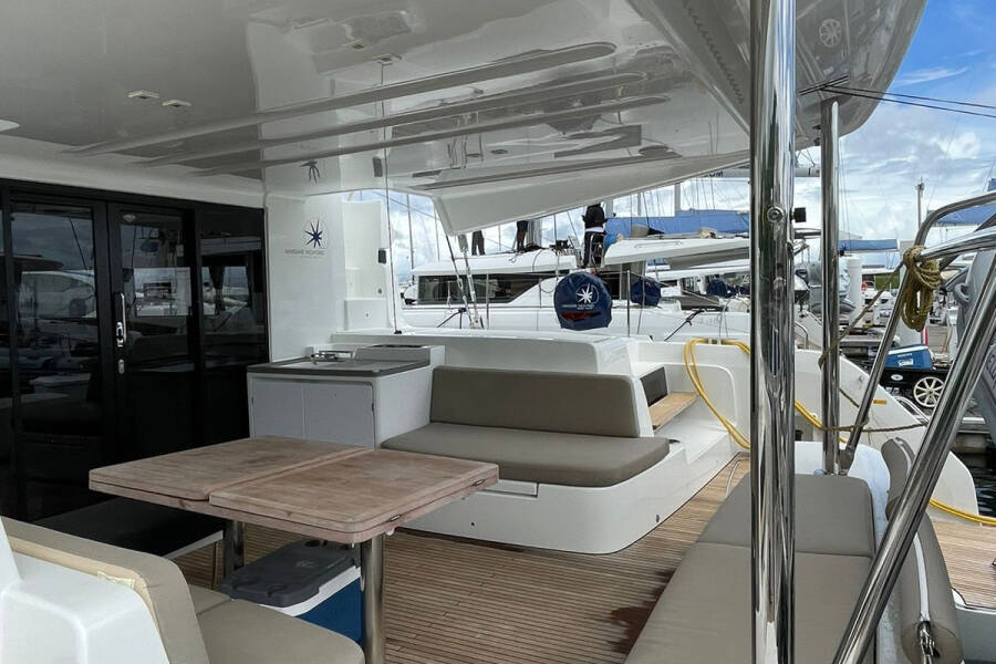 Lagoon 50 Bottoms up_X