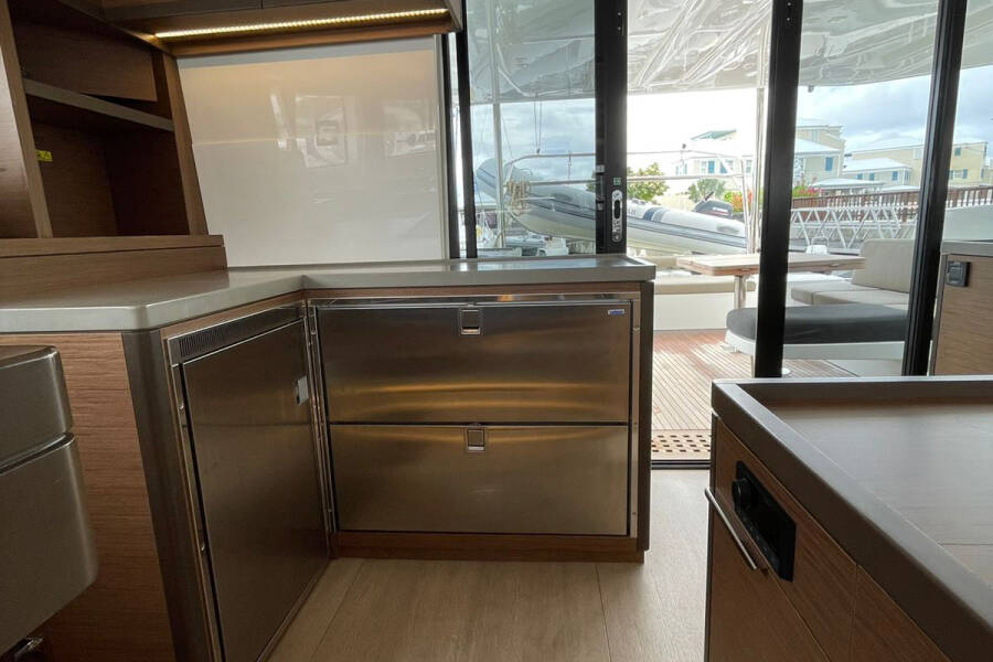 Lagoon 50 Bottoms up_X