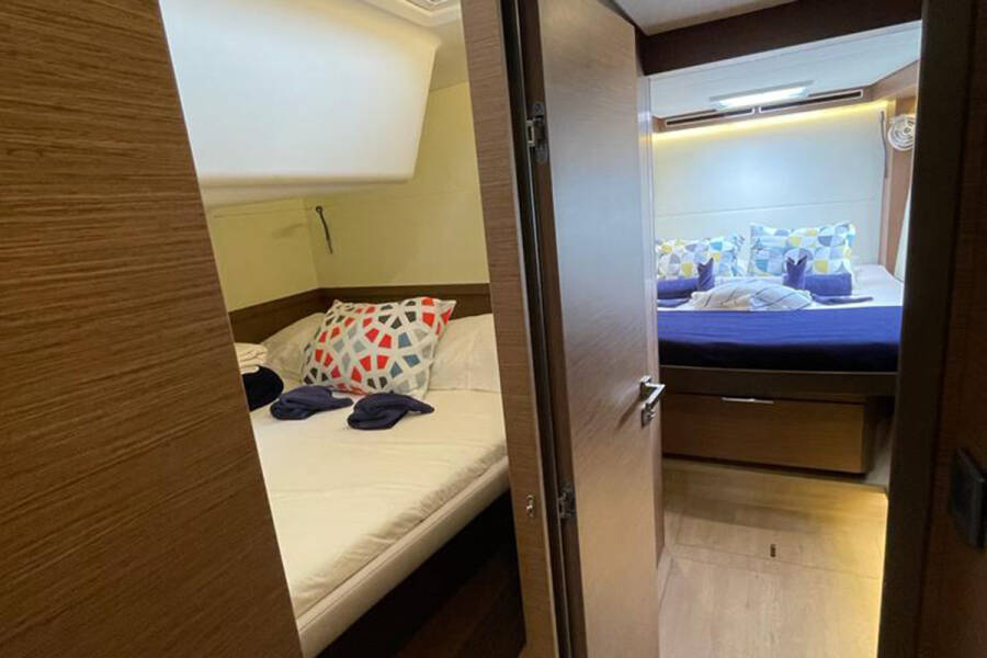 Lagoon 50 Bottoms up_X