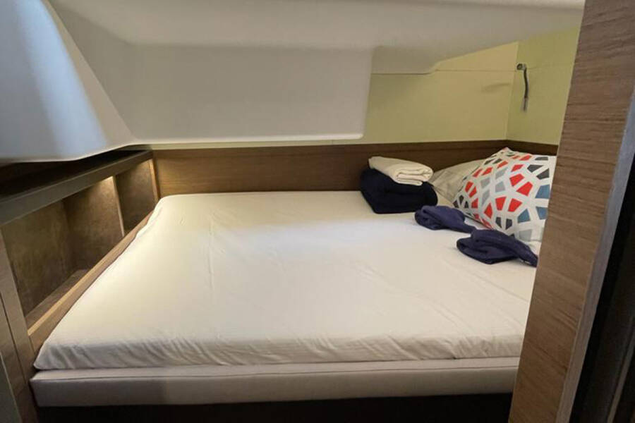 Lagoon 50 Bottoms up_X