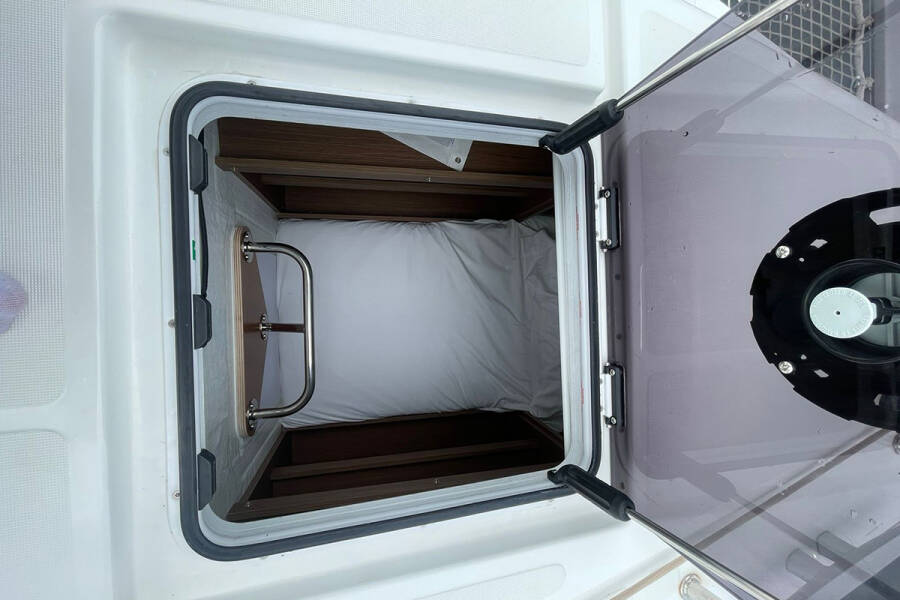 Lagoon 50 Bottoms up_X