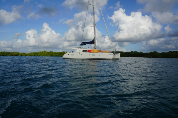 Lagoon 500 Sand Star