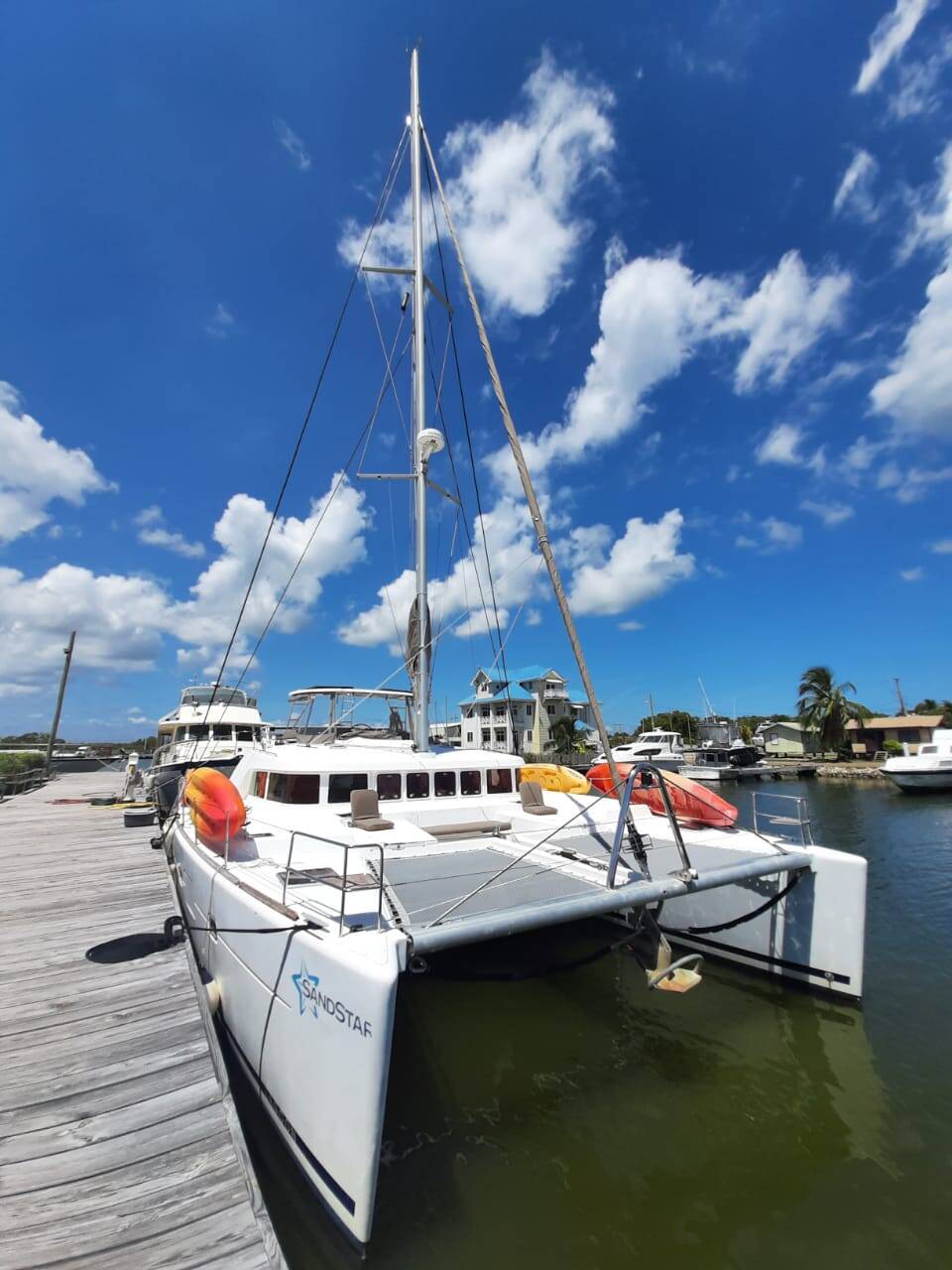 Lagoon 500 Sand Star