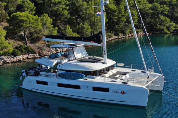 Lagoon 51 Twin Joy +