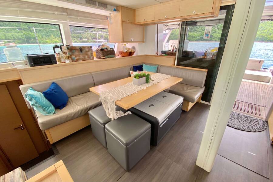 Lagoon 52 Ventana Al Mar