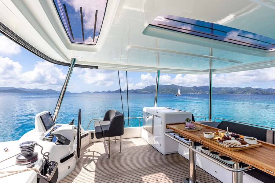 Lagoon 55 Valinor (Crewed)