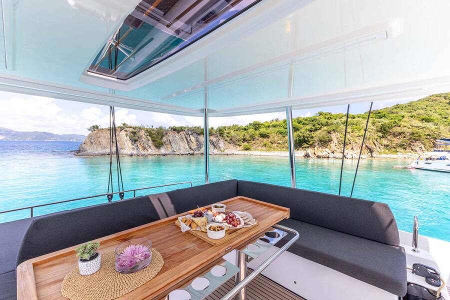 Lagoon 55 Valinor (Crewed)