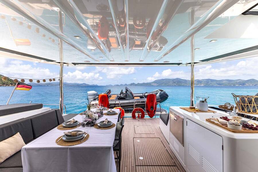 Lagoon 55 Valinor (Crewed)