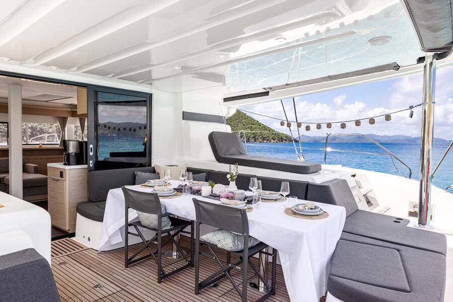 Lagoon 55 Valinor (Crewed)