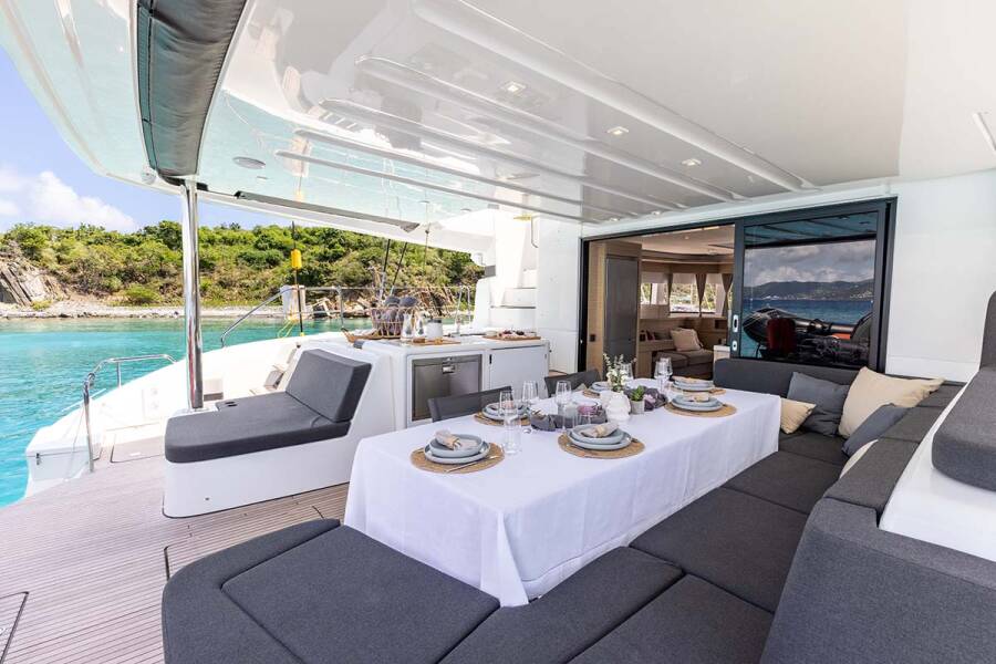 Lagoon 55 Valinor (Crewed)