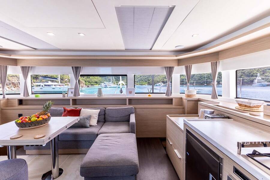 Lagoon 55 Valinor (Crewed)