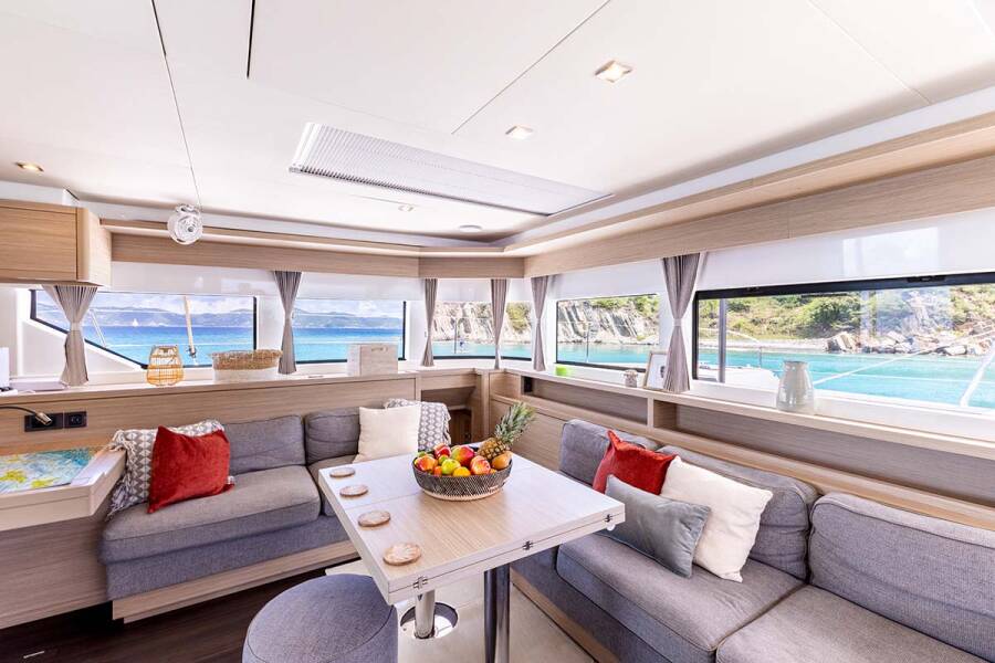 Lagoon 55 Valinor (Crewed)