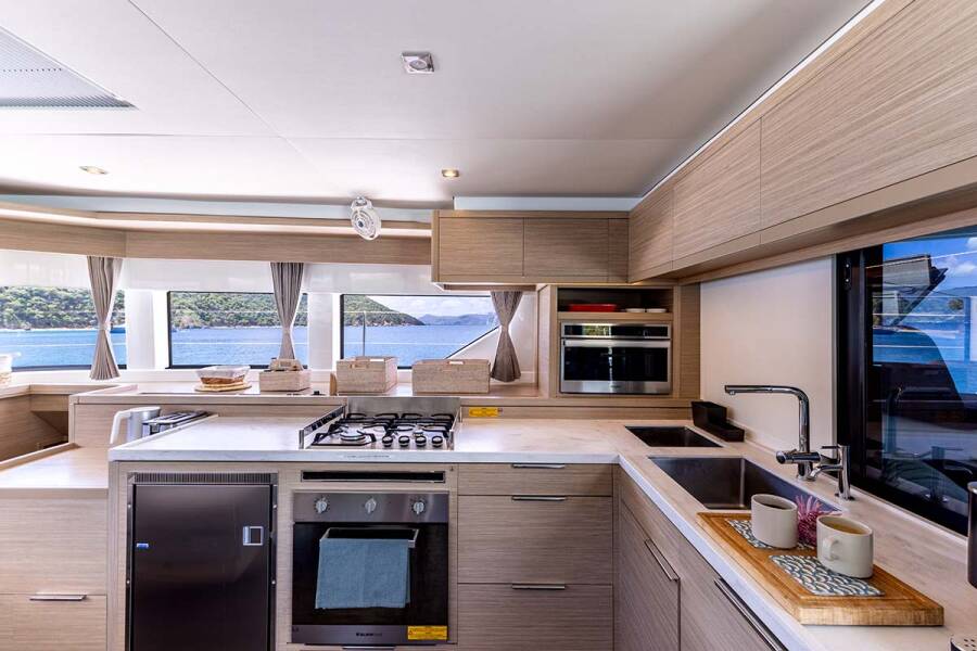 Lagoon 55 Valinor (Crewed)