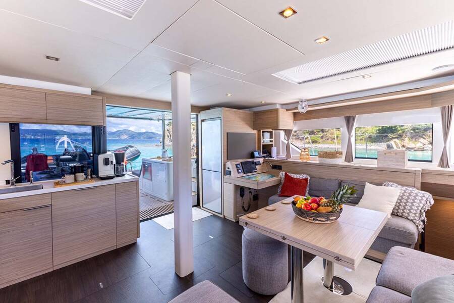 Lagoon 55 Valinor (Crewed)