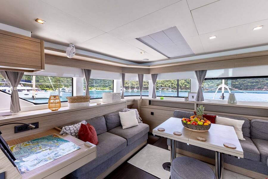 Lagoon 55 Valinor (Crewed)