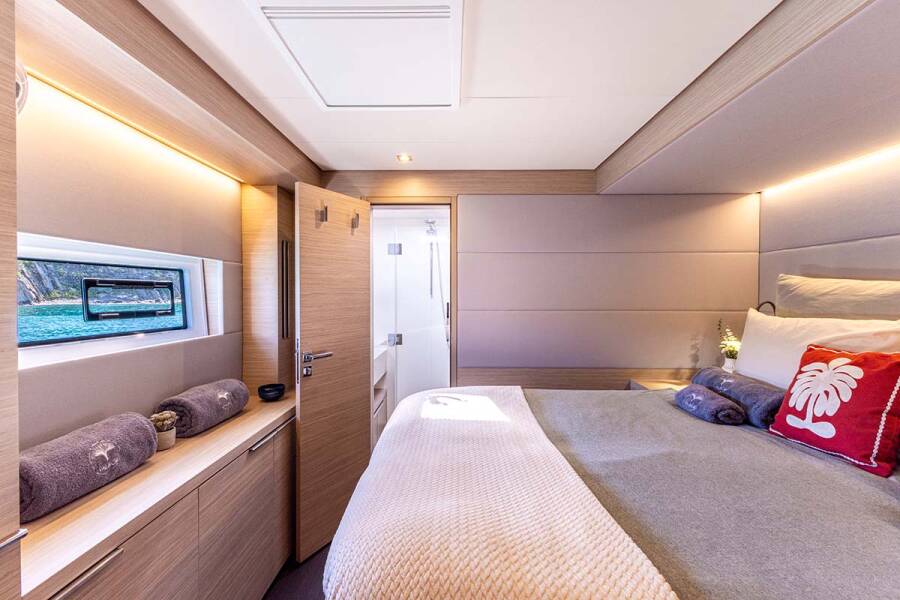 Lagoon 55 Valinor (Crewed)