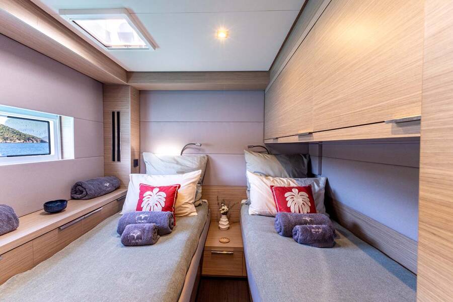 Lagoon 55 Valinor (Crewed)