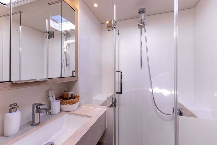 Lagoon 55 Valinor (Crewed)